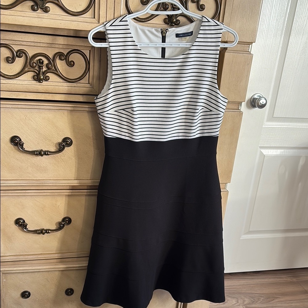 Tommy Hilfiger White and Black Sleeveless Midi Sheath Dress with Crew Neck